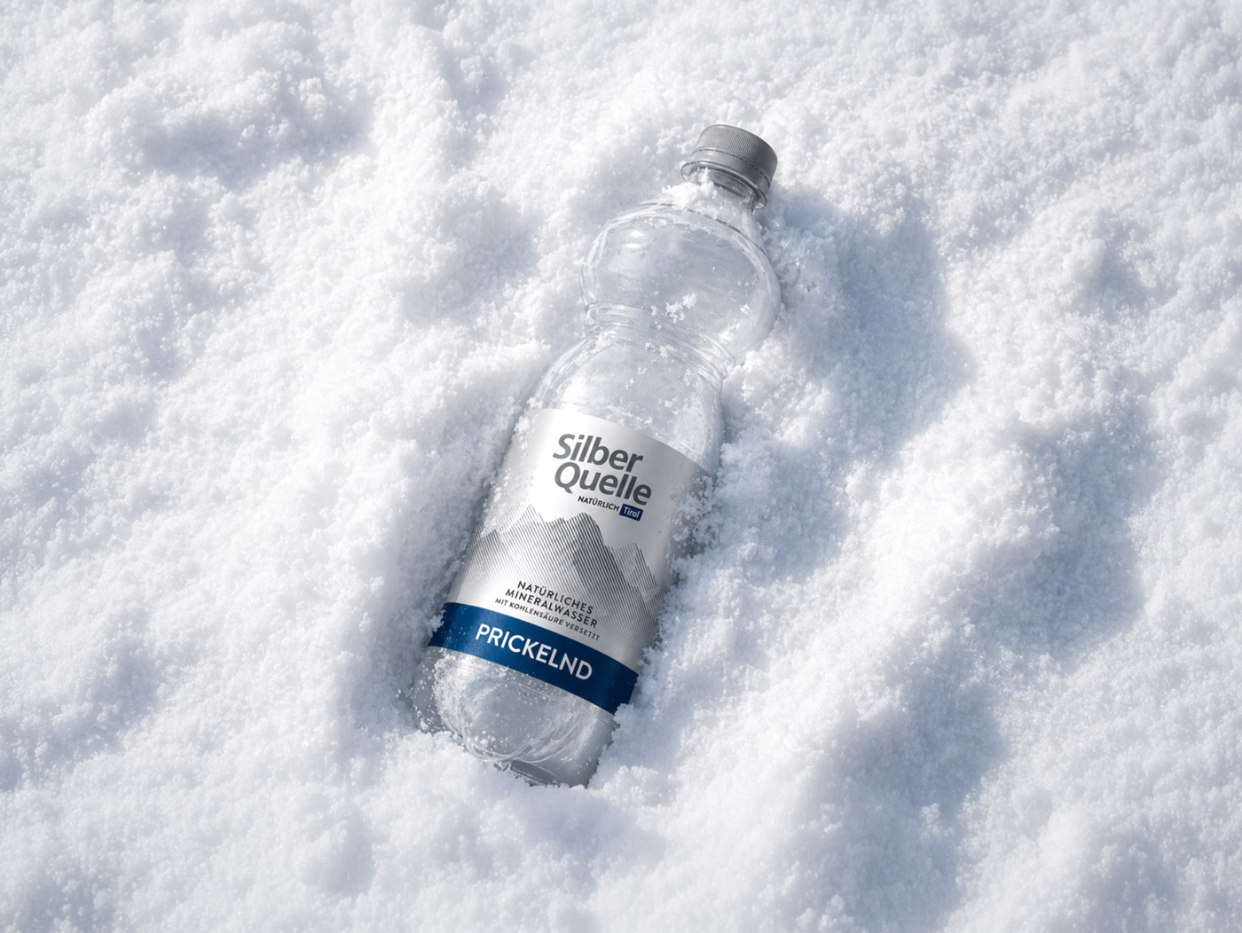 montes mineralwasser prickelnd im schnee liegend